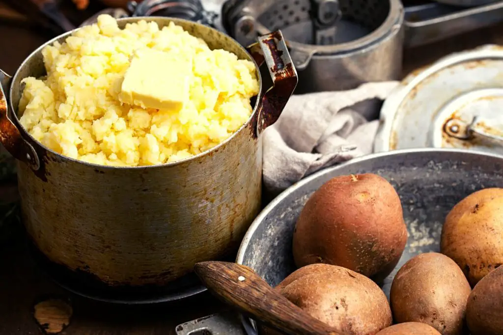 making mashed potatoes for a family