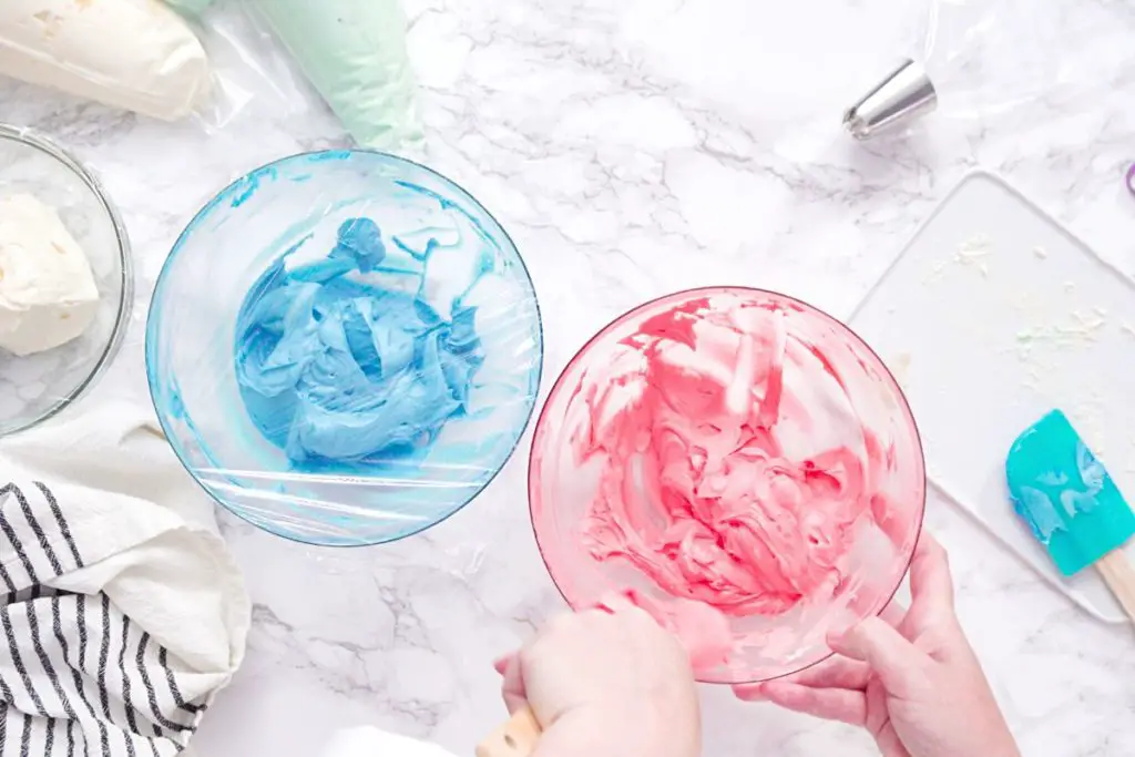 mixing natural food coloring for frosting