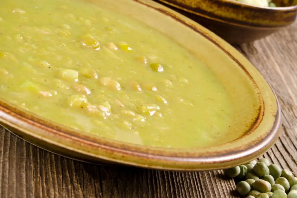 thick and creamy pea soup 
