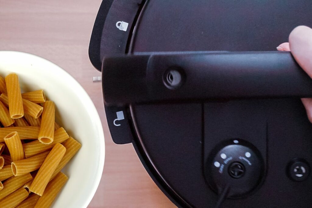 Cooking pasta in pressure cooker without sticking to pan