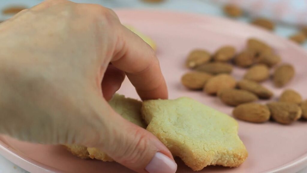 4-ingredient almond flour shortbread