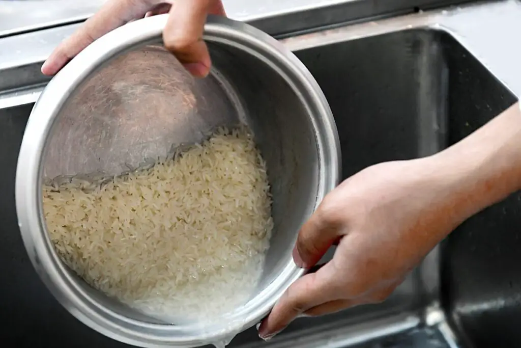 rinsing the rice before cooking