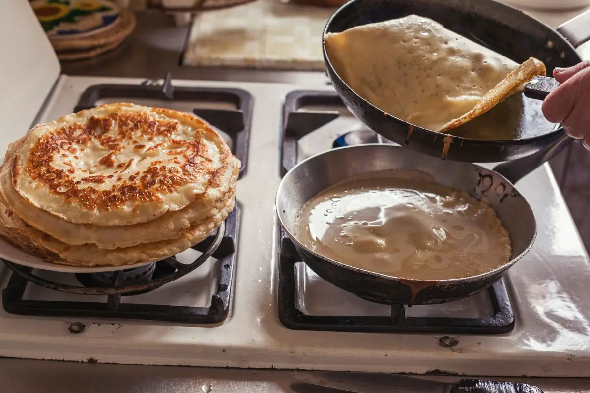 When To Flip A Pancake? Flipping Pancakes 101 With Pictures