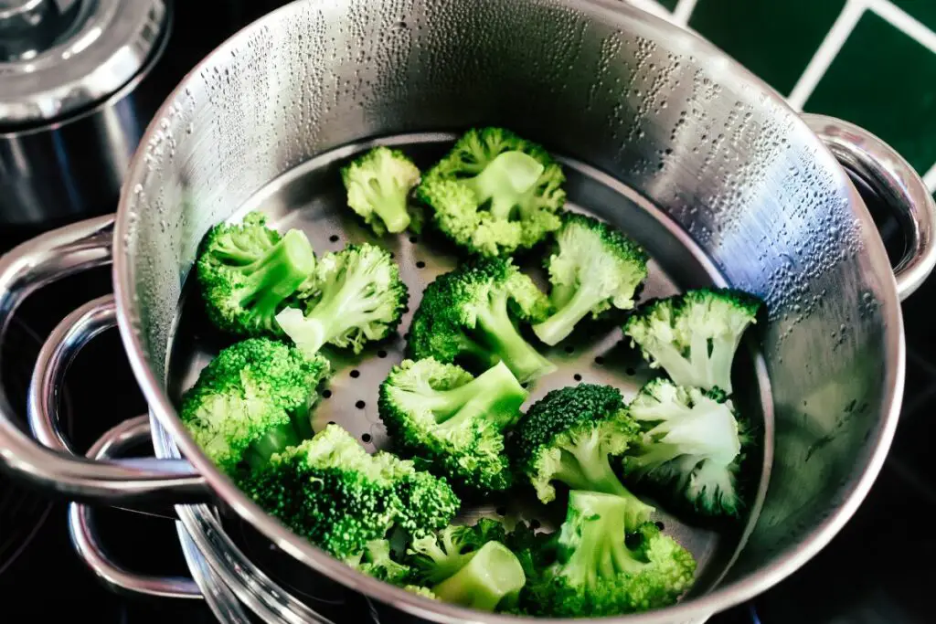 high protein vegetables like broccoli
