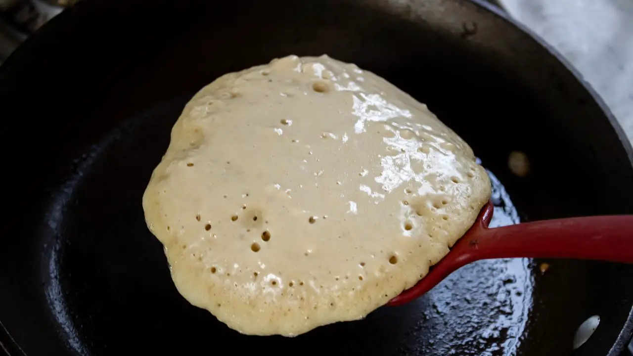 here is when to flip a pancake