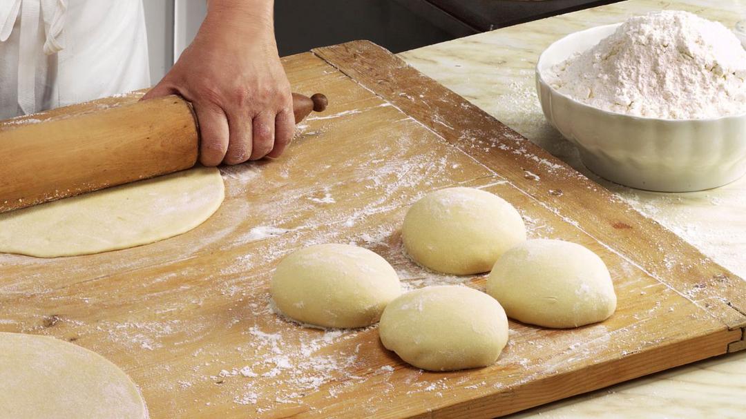 making pizza dough