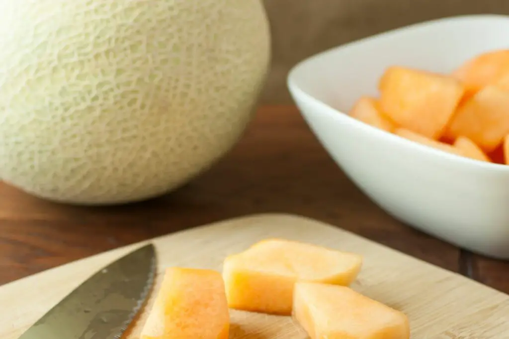cantaloupe that is highly alkaline-forming low oxalate fruit
