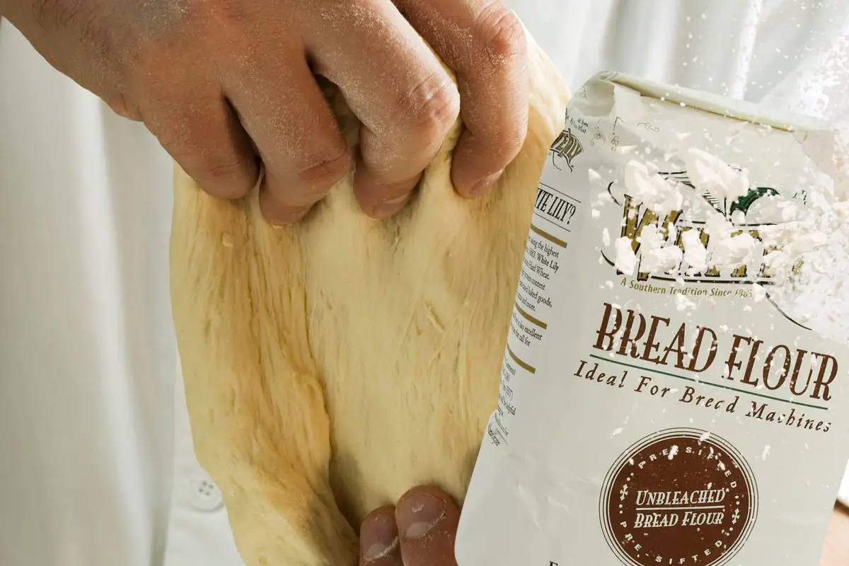 Bread Flour Vs AllPurpose Flour For Pizza (Simple Comparison Table)