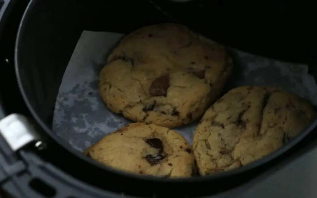 baking the cookies in an air fryer