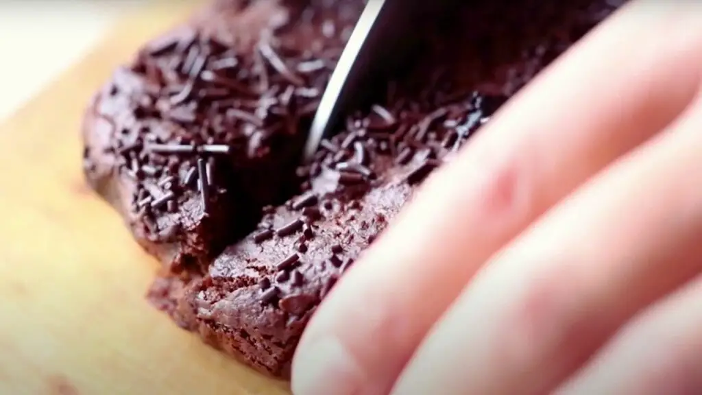 cutting the brownie after baking in the oven 