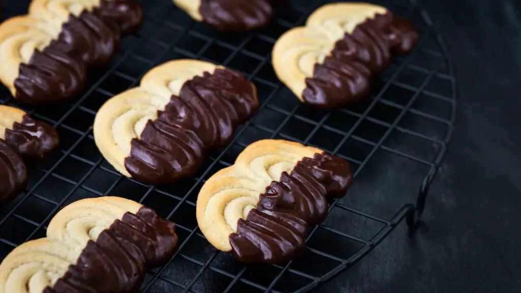 chocolate dipped shortbread cookie 