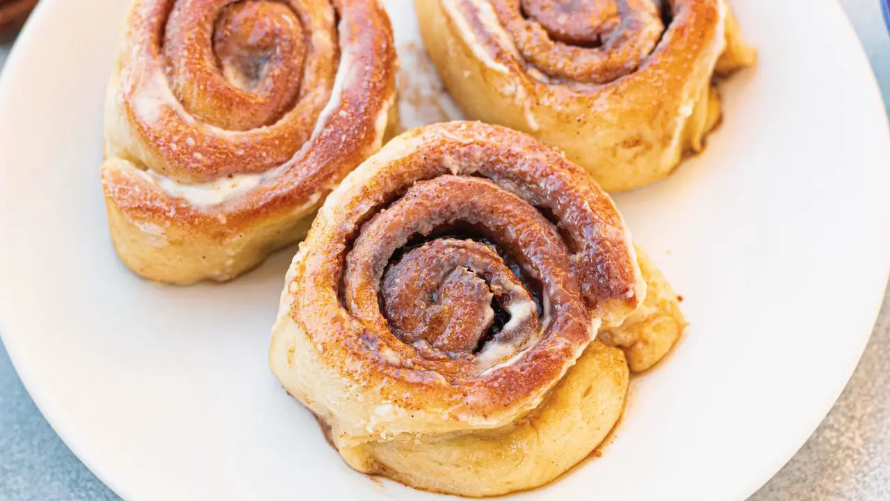 Easy Air Fryer Cinnamon Rolls From Scratch (+ Heavy Cream)