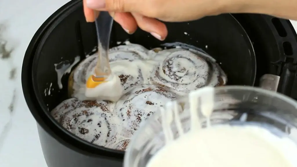 cinnamon rolls heavy cream hack