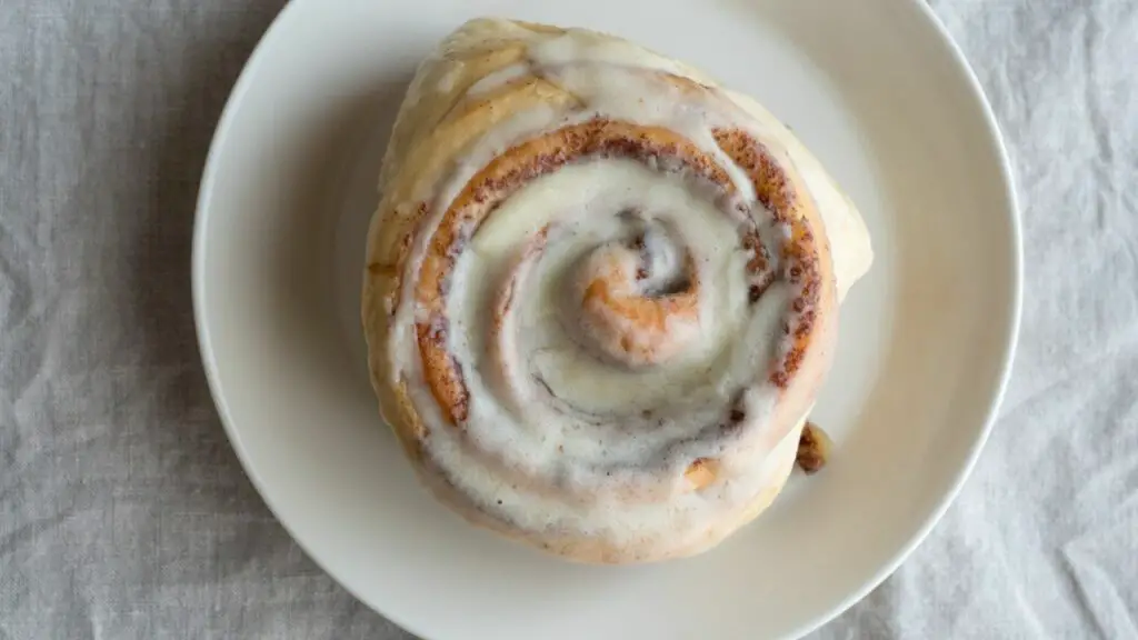 making icing for cinnamon rolls