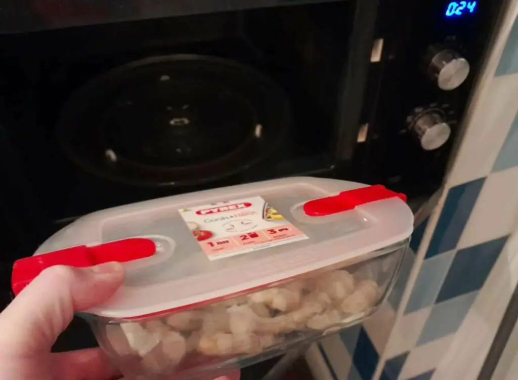 here is how to cook frozen shrimp in the microwave