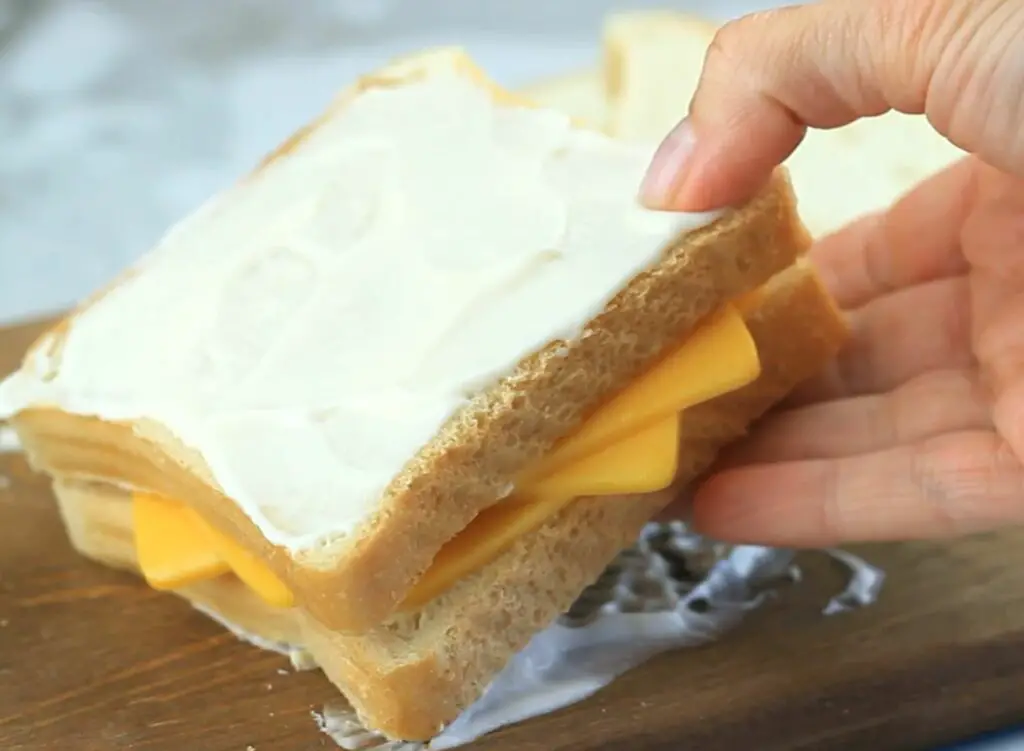leave the mayo side on the top bread slice up