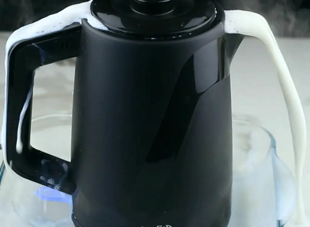 Can You Boil Milk In An Electric Kettle? Let's Find Out...