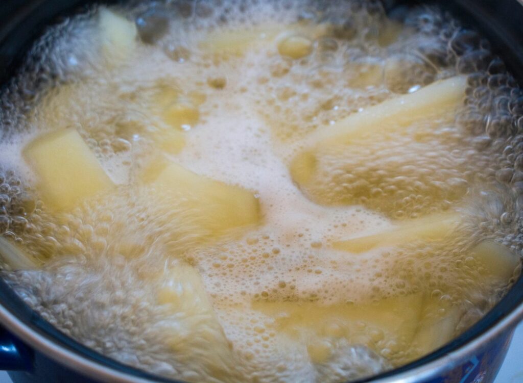 boiling potatoes for mash
