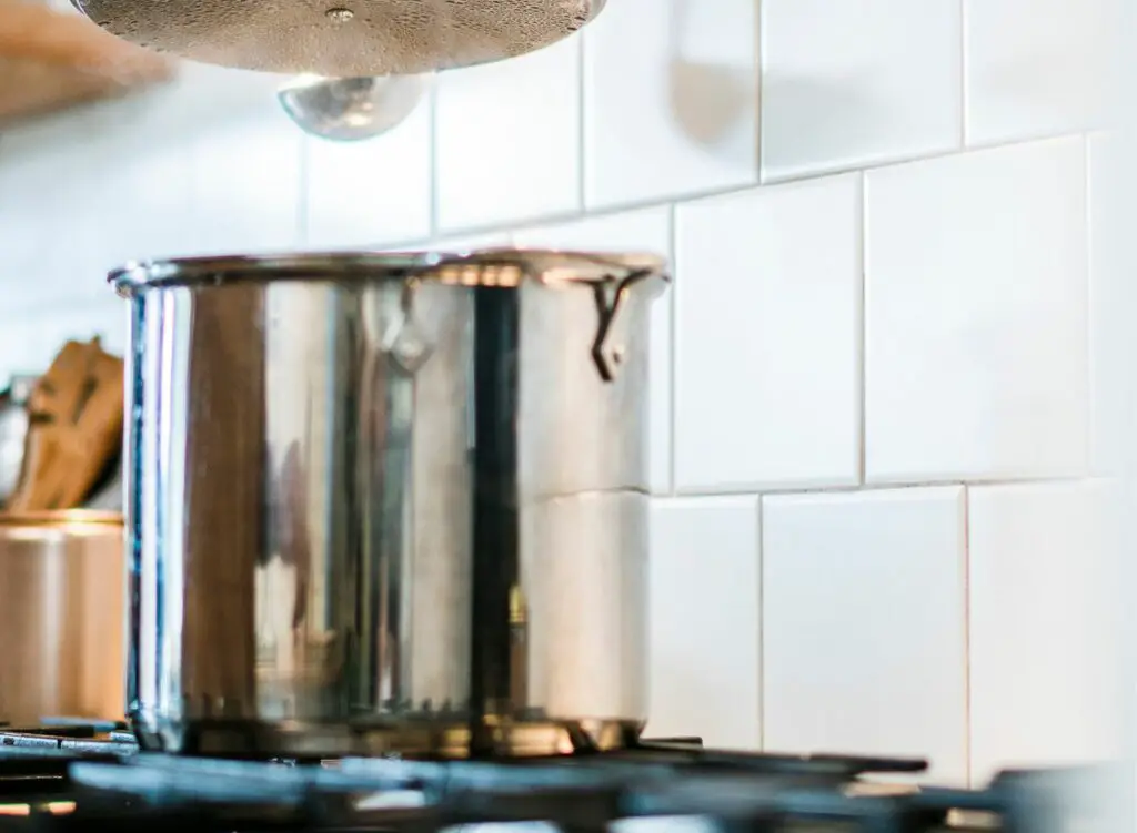 large soup pot for cooking for a crowd