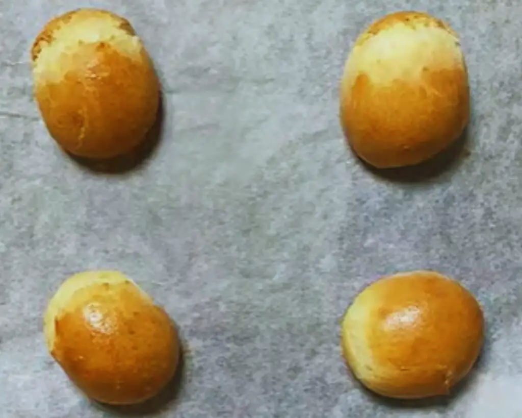 Greek yogurt bread rolls