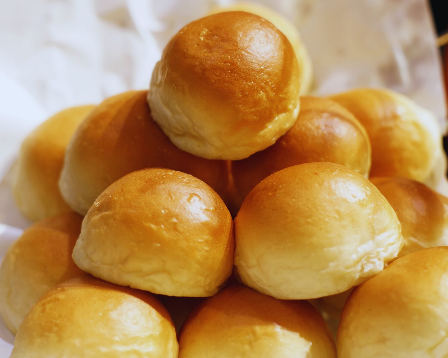 Easy 2-Ingredient Bread With Greek Yogurt (+ Video)