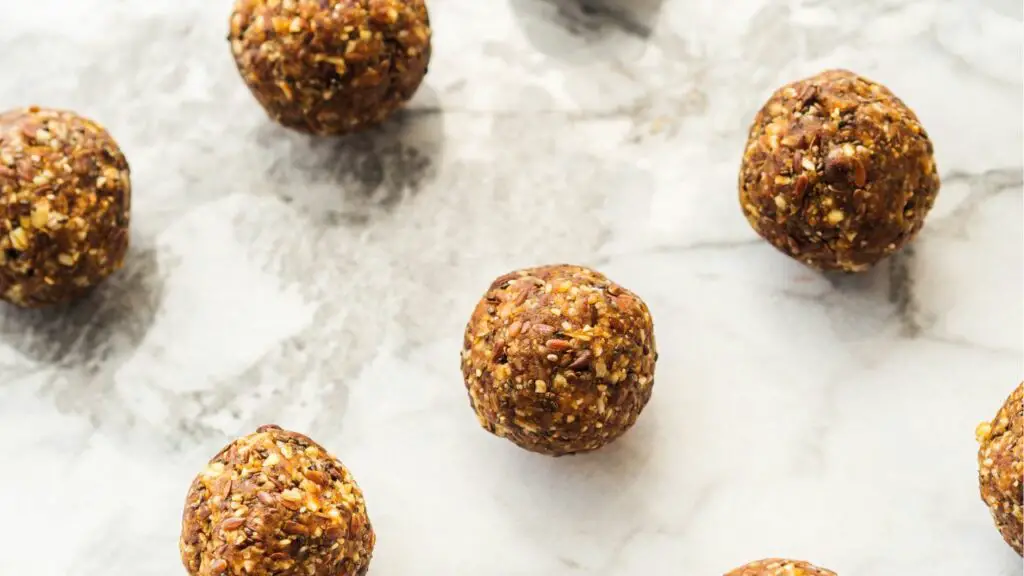 apple crumble energy balls