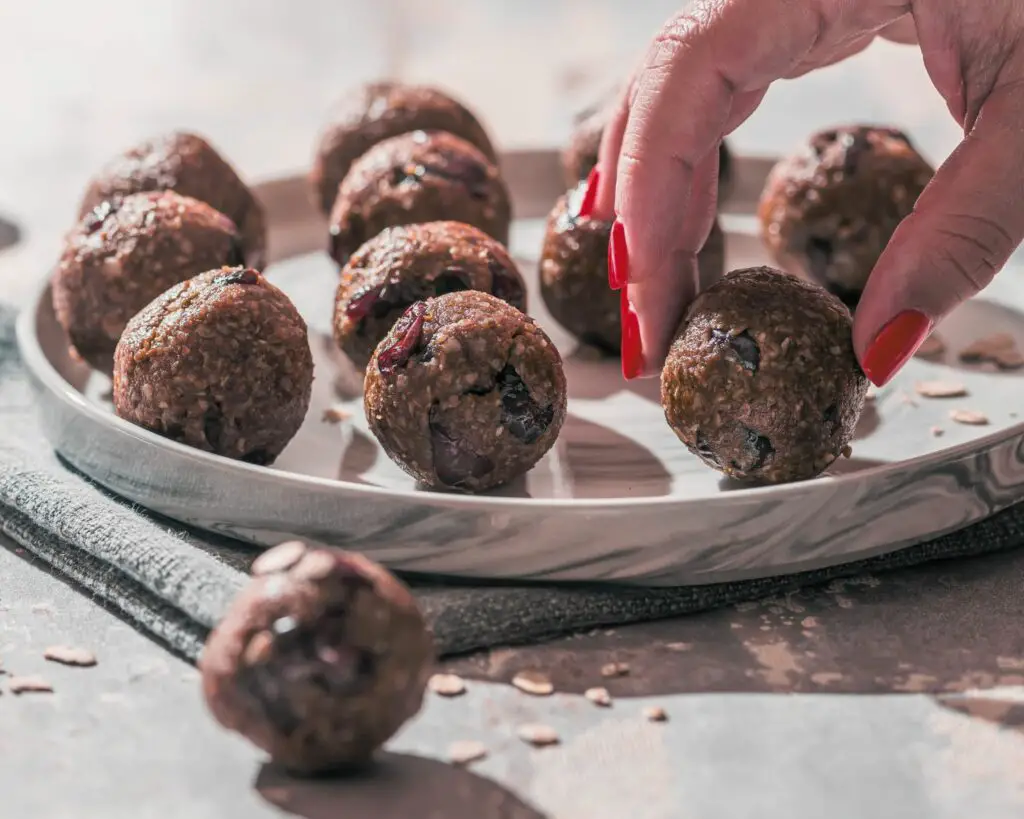 no-bake cherry cacao energy balls