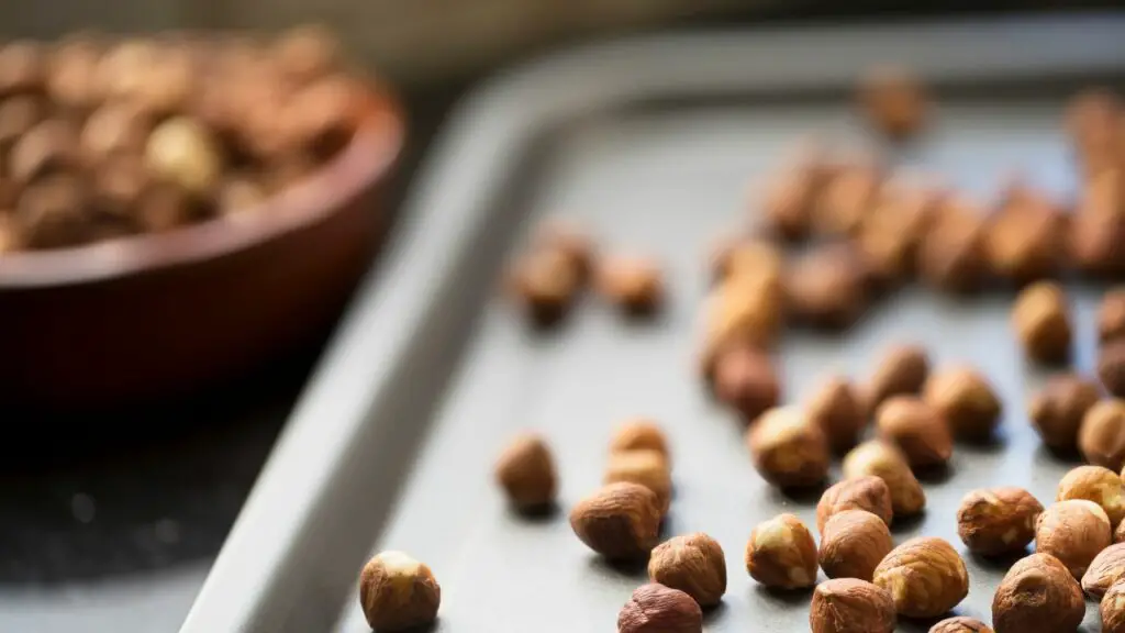 roasting hazelnut for the cake 