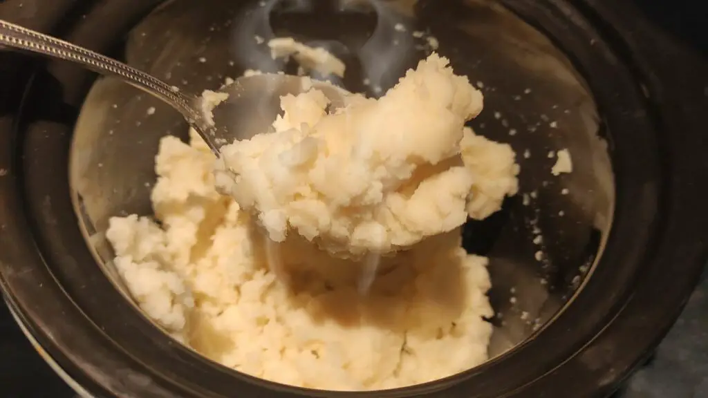 steaming hot mashed potatoes 