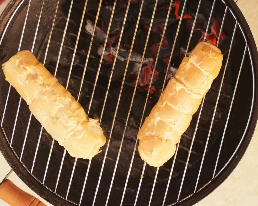 here is how to cook garlic bread on BBQ