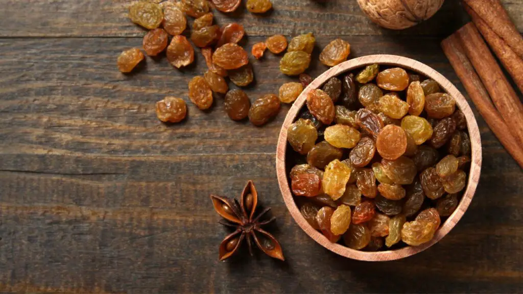 raisins in a wooden bowl