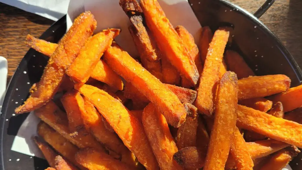 air fryer sweet potato fries that are crispy