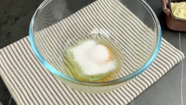 Mixing of one egg and sweetener in a bowl