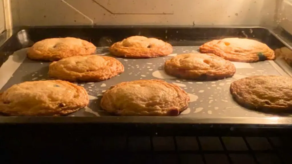 baking soft and chewy m&m cookies