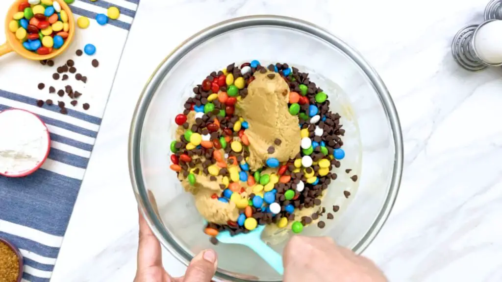 here is how to make m&m cookies