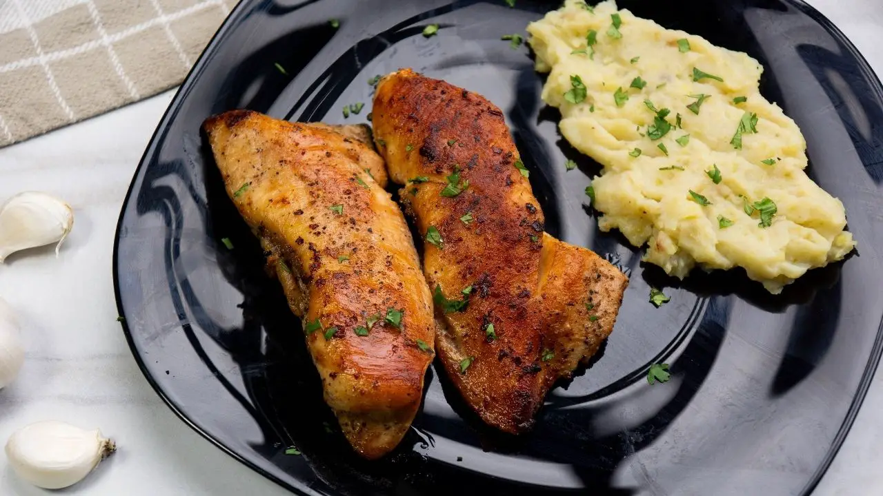 How to Cook Chicken Breast in a Pan