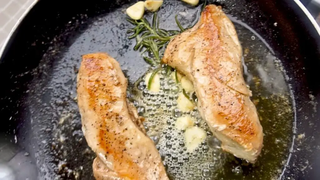 How to cook chicken breast in a pan