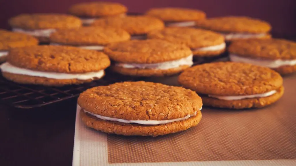 oatmeal cookie cream pies