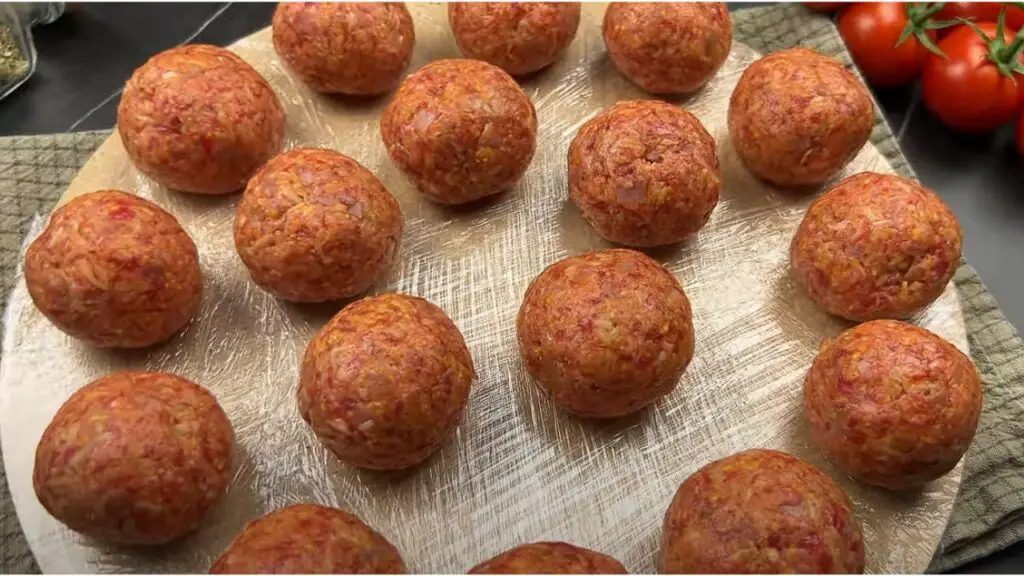 shaping of meatballs