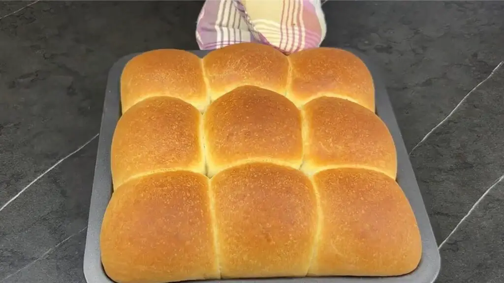 baked dinner rolls