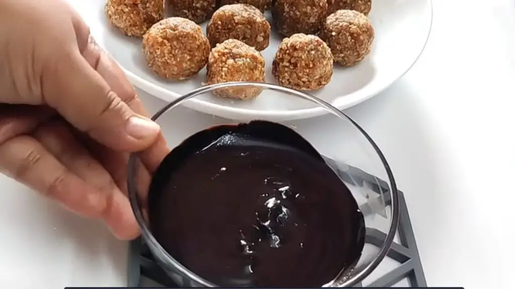 making of no-bake energy balls