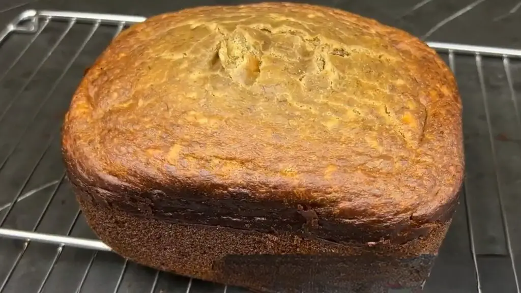 cooling the banana bread