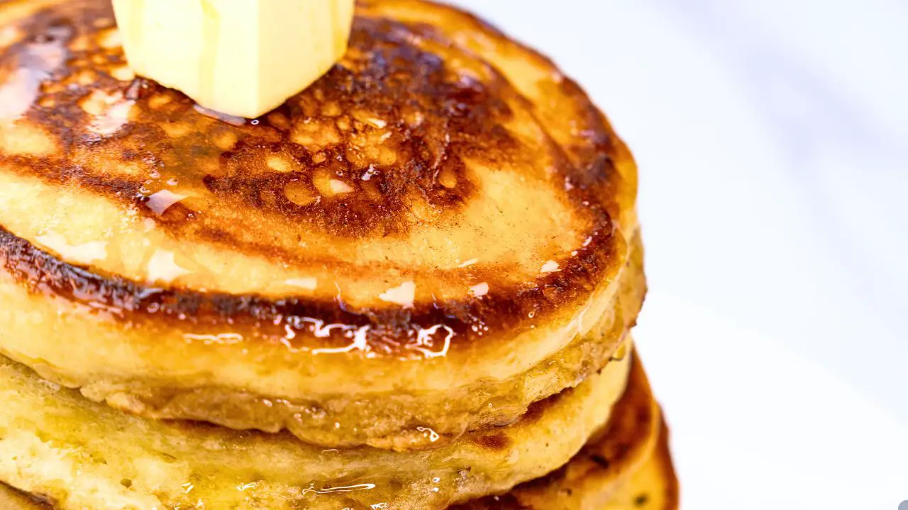 Fluffy Buttermilk Pancakes with Apple Cider Vinegar