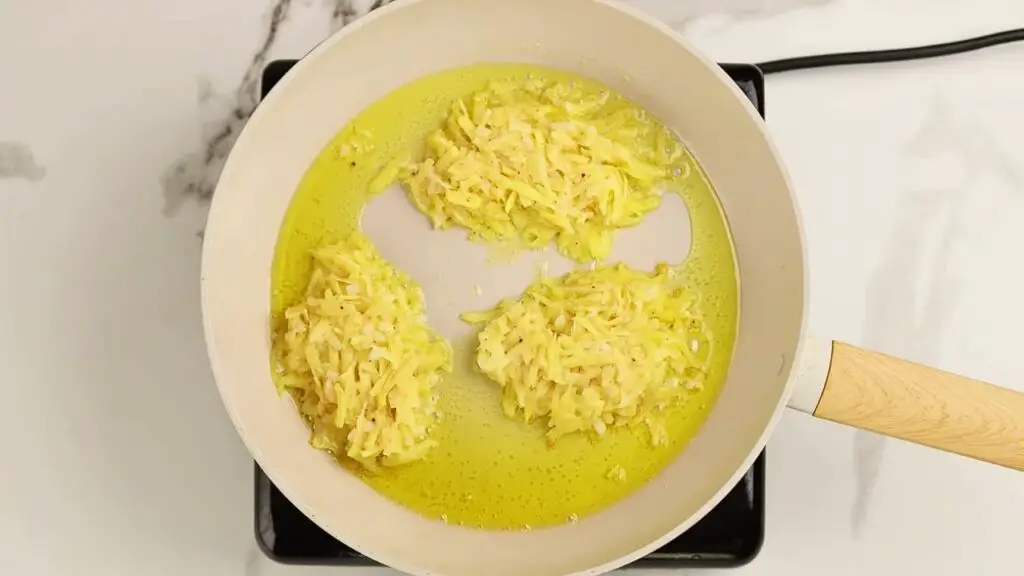 frying the homemade hash brown