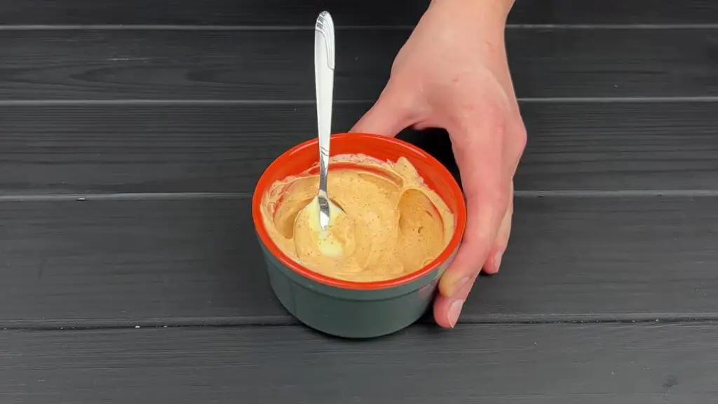making of mayo sauce
