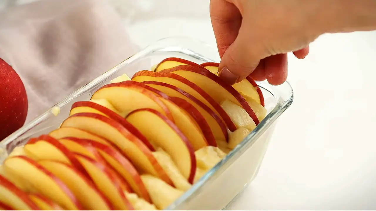 putting sliced apple on top