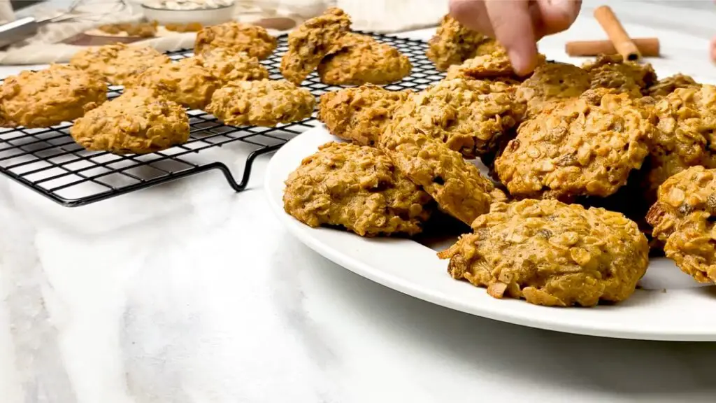 serving of oatmeal raisin cookies