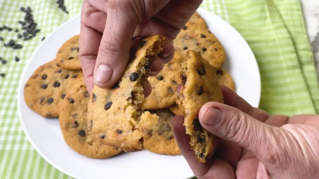 bakery-style chocolate chip cookies