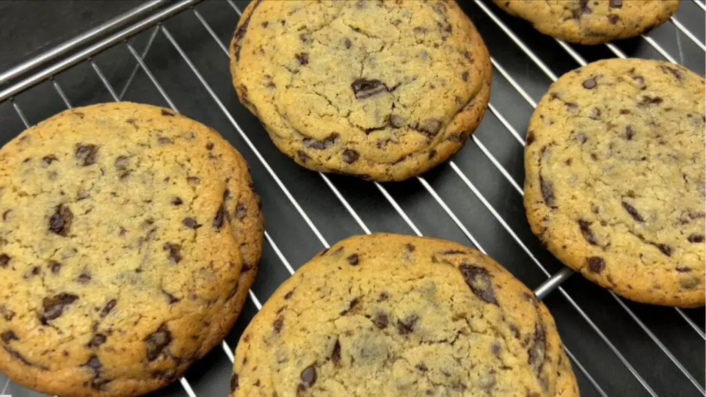 how to store chocolate chip cookies