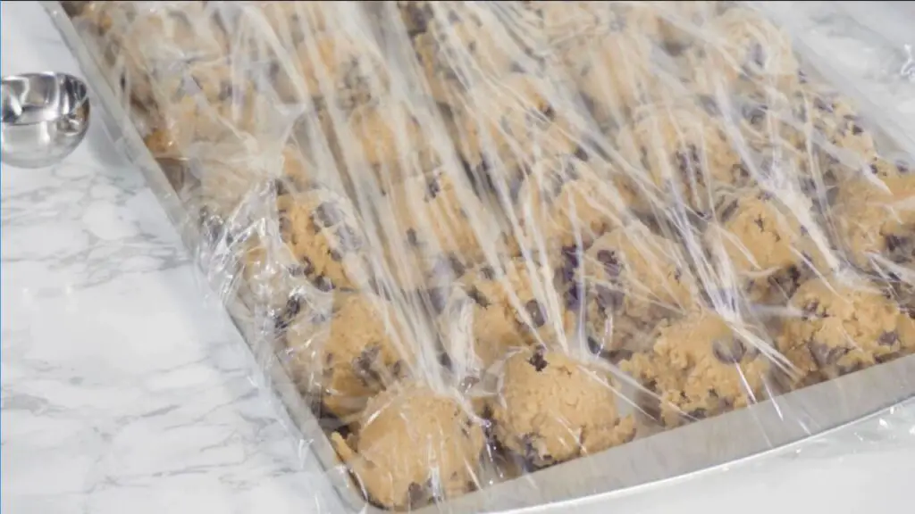 storing chocolate chip cookies